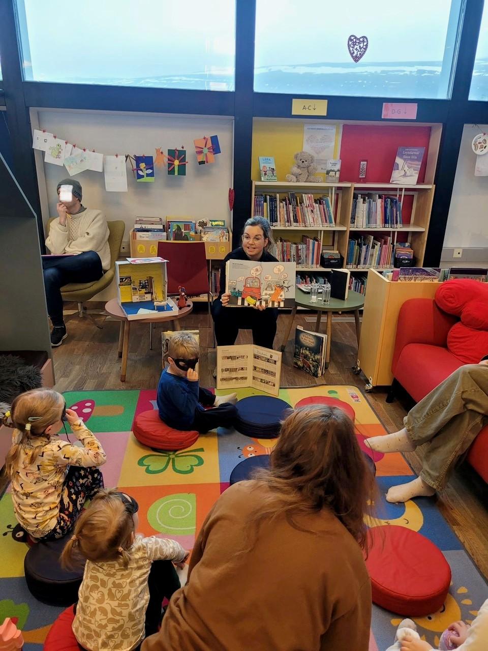 Christina liest das Buch Herrn Fuchs mag Bücher von Franziska Biermann vor